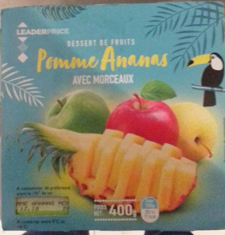 Dessert de fruits pomme ananas avec morceaux