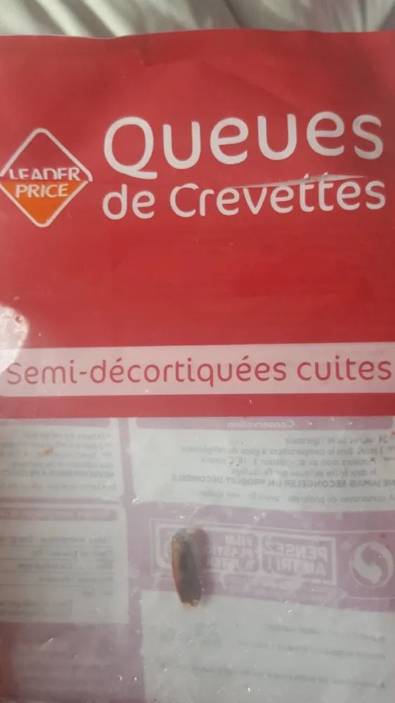 Queues de crevettes cuites semi-décortiquées