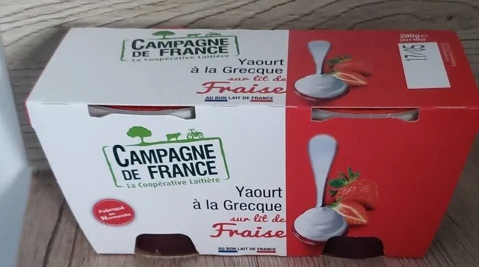 Yaourt a la grecque sur lit de Fraise
