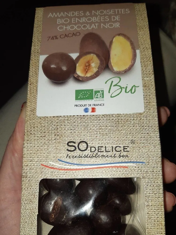 Amandes et noisettes bio enrobées de chocolat noir