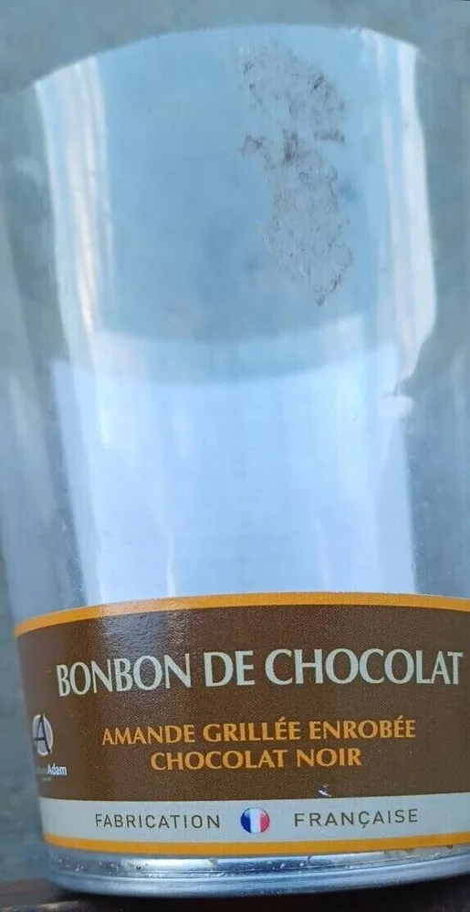 Amandes grillées enrobées de chocolat noir