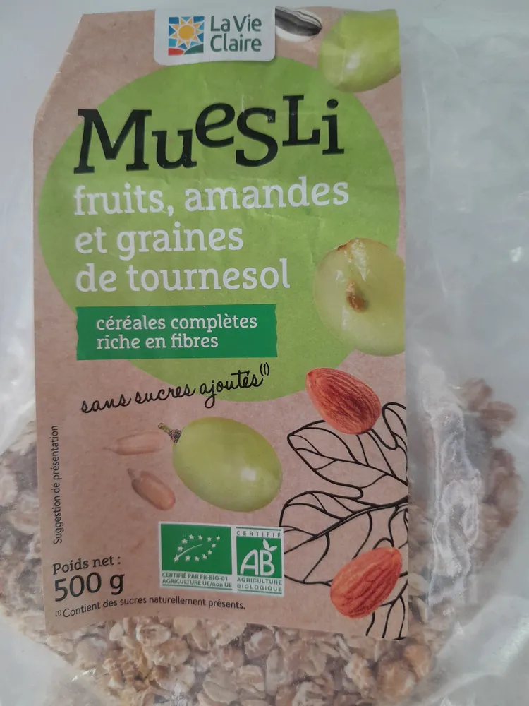 Muesli fruits amandes et graines de tournesol