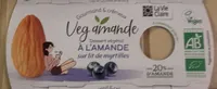 Dessert végétal à l'amande sur lit de myrtilles