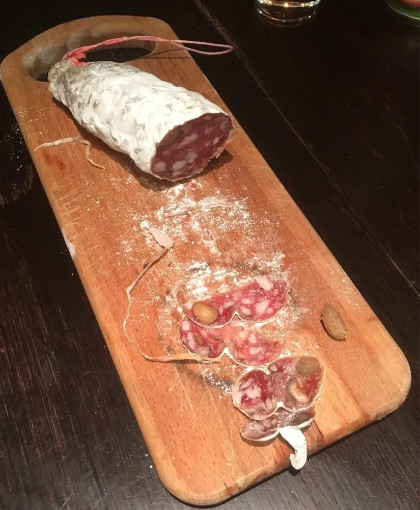 Saucisson sec aux noisettes