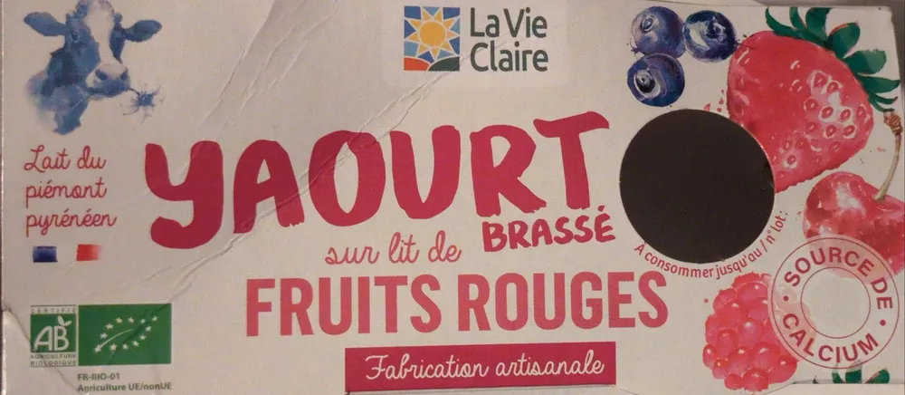 Yaourt brassé sur lit de fruits rouges