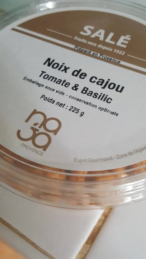 Noix de cajou tomates et basilic