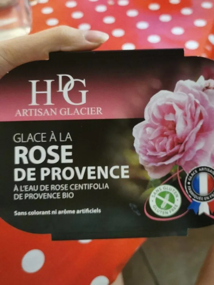 Glace à la rose de Provence