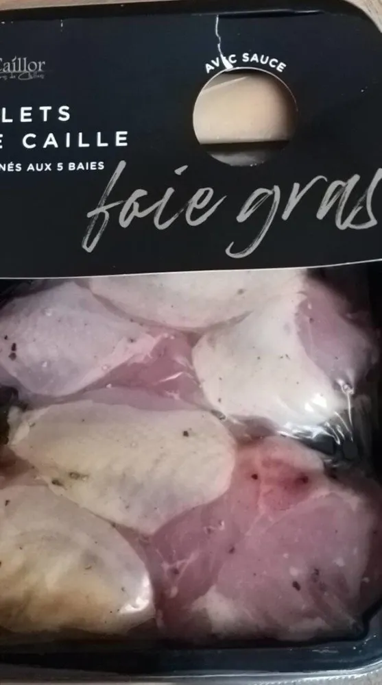 Filets de caille marinés aux 5 baies sauce foie gras