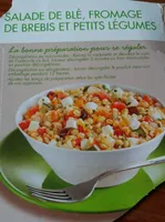 Salade de blé, fromage de brebis et petits légumes