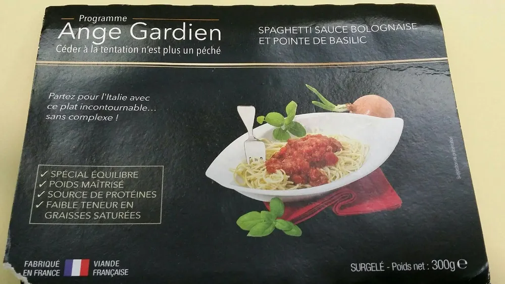 Spaghetti sauce bolognaise et pointe de basilic
