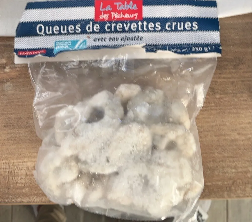 queues de crevettes crues