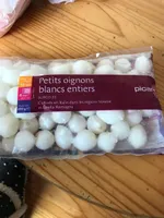 Petits oignons blancs entiers