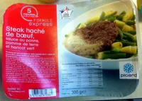 Steak haché de boeuf, sauce au poivre, pomme de terre et haricot vert