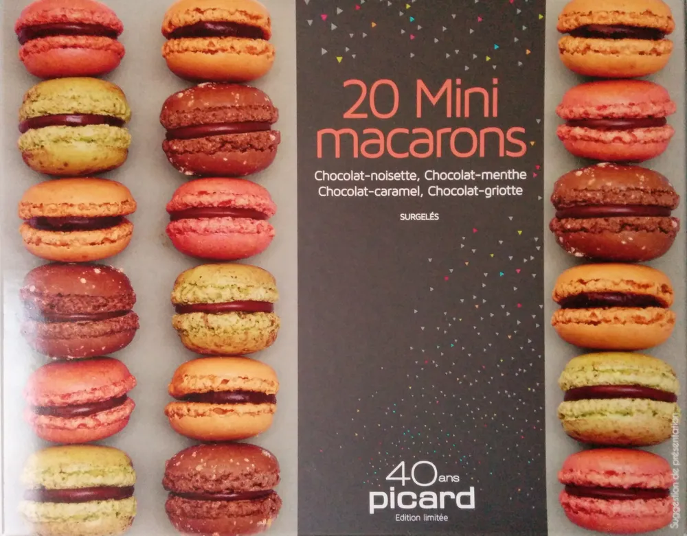 20 mini macarons