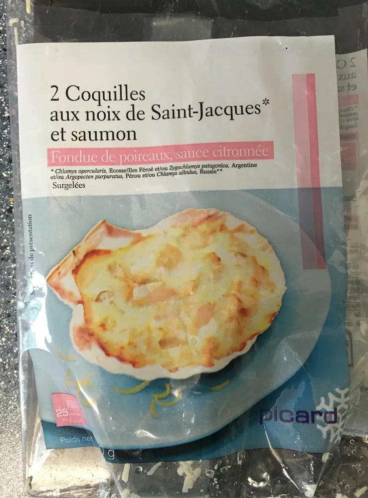 2 Coquilles aux Noix de Saint-Jacques* et Saumon, Fondue de Poireaux, Sauce Citronnée