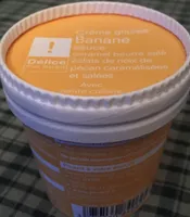 Crème Glacée Banane, Sauce Caramel Beurre Salé, Éclats de Noix de Pécan Caramélisées et Salées