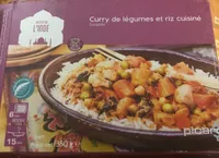 Curry de legumes et riz cuisiné