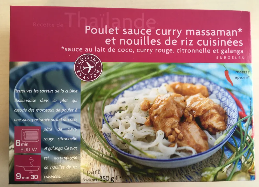 Poulet Sauce Curry Massaman et Nouilles de Riz Cuisinées