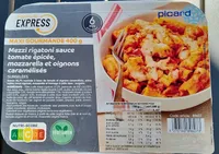 Mezzi rigatoni sauce tomate épicée, mozzarella et oignons caramélisés