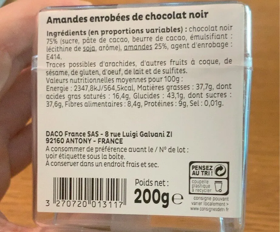 Amandes enrobées de chocolat noir