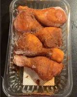 Pilons de poulet assaisonnés au paprika crus