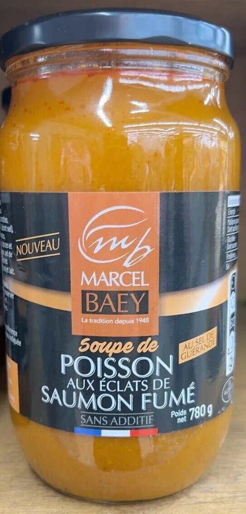 Soupe de poisson aux éclats de saumon fumé