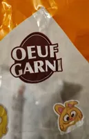 Moulage de chocolat au lait decore avec fritures en choc au lait