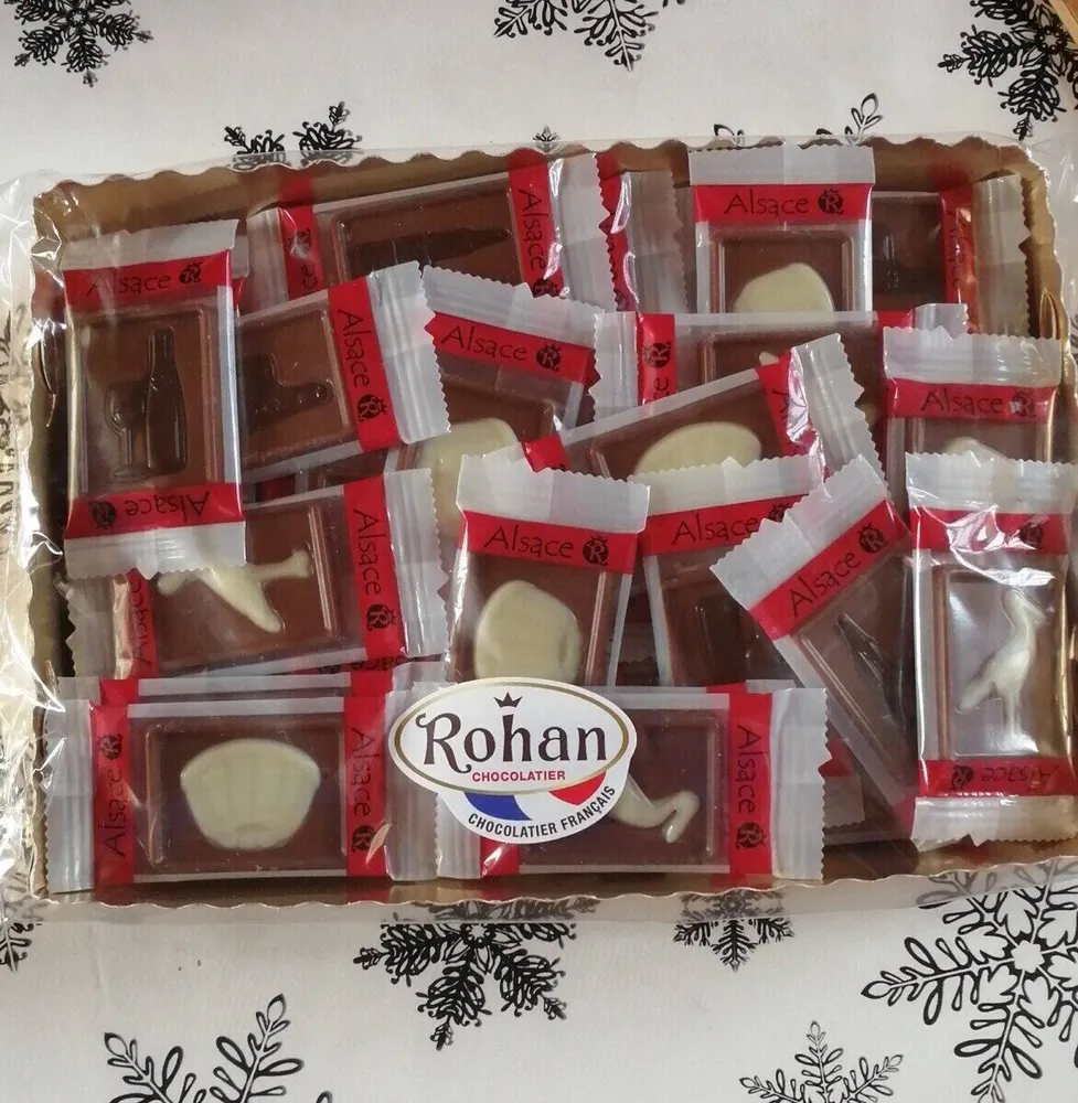 Moulages de chocolat au lait extra fin décorés