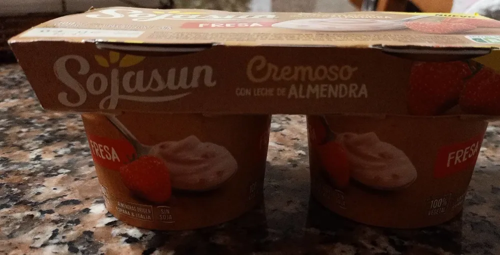 Cremoso con leche de almendras de fresa