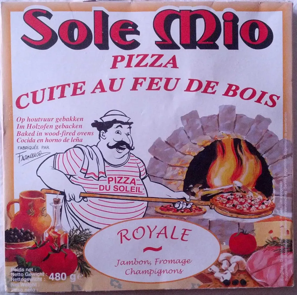 Pizza royale cuite au feu de bois