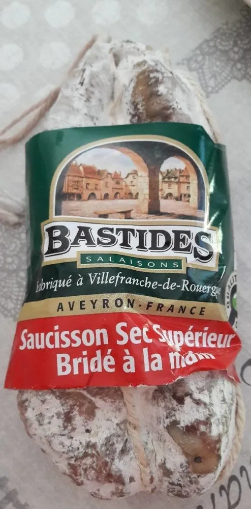 Saucisson sec supérieur bridé à la main
