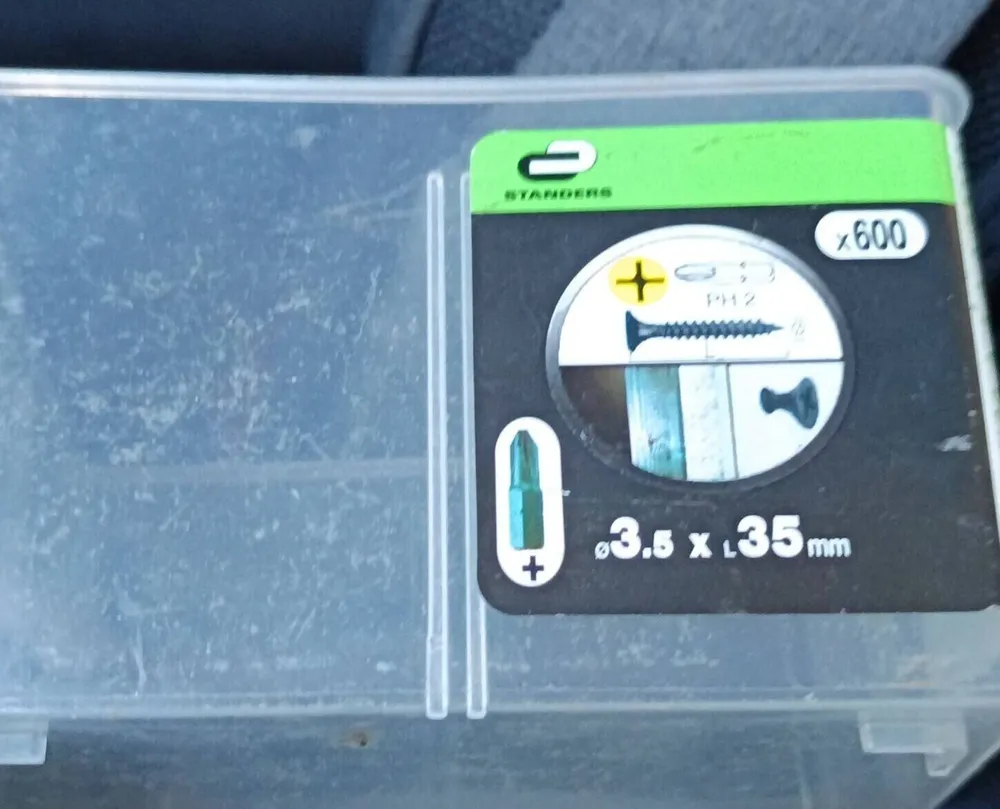 3.5 X L 35 mm 600x screws