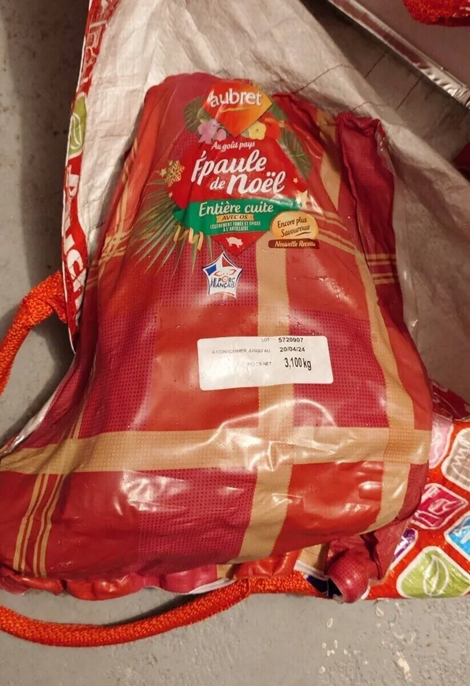 Epaule de noël fumée cuite standard avec os