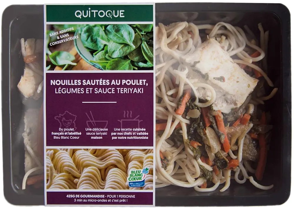 Nouilles sautées au poulet, légumes et sauce teriyaki