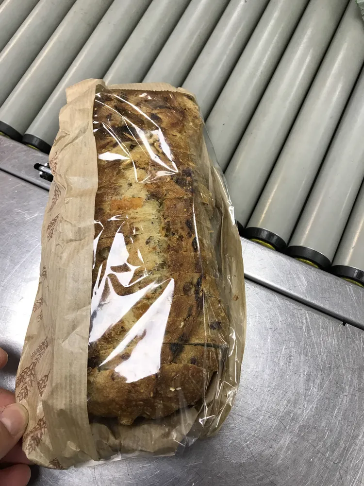 Pain aux céréales et fruits