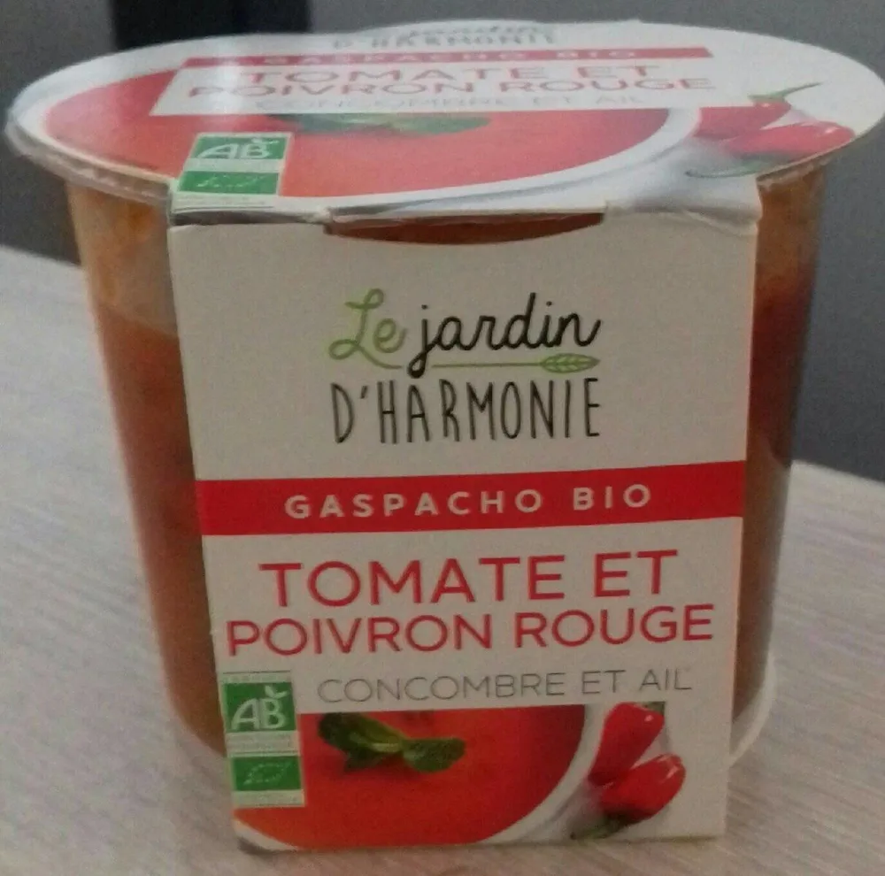 Tomate et poivron rouge concombre et ail