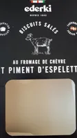 Biscuits salés au fromage de chèvre et piment d'Espelette