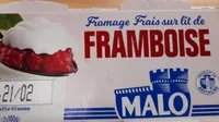Fromage frais sur lit de framboise