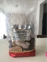 Assortiment de pains d'épices enrobés de sucre et de chocolat