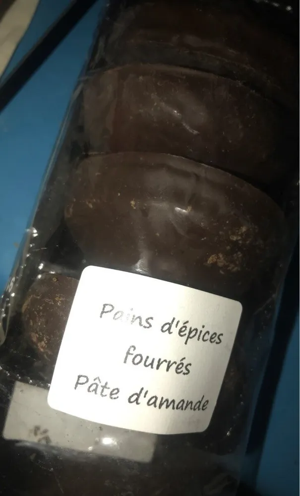 Pain d'emices fourres pâte d'amande