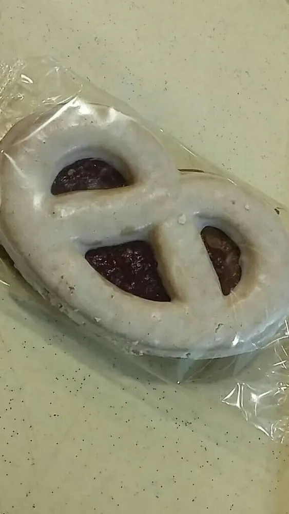 Bretzel fourré framboise