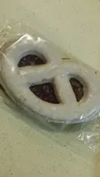 Bretzel fourré framboise
