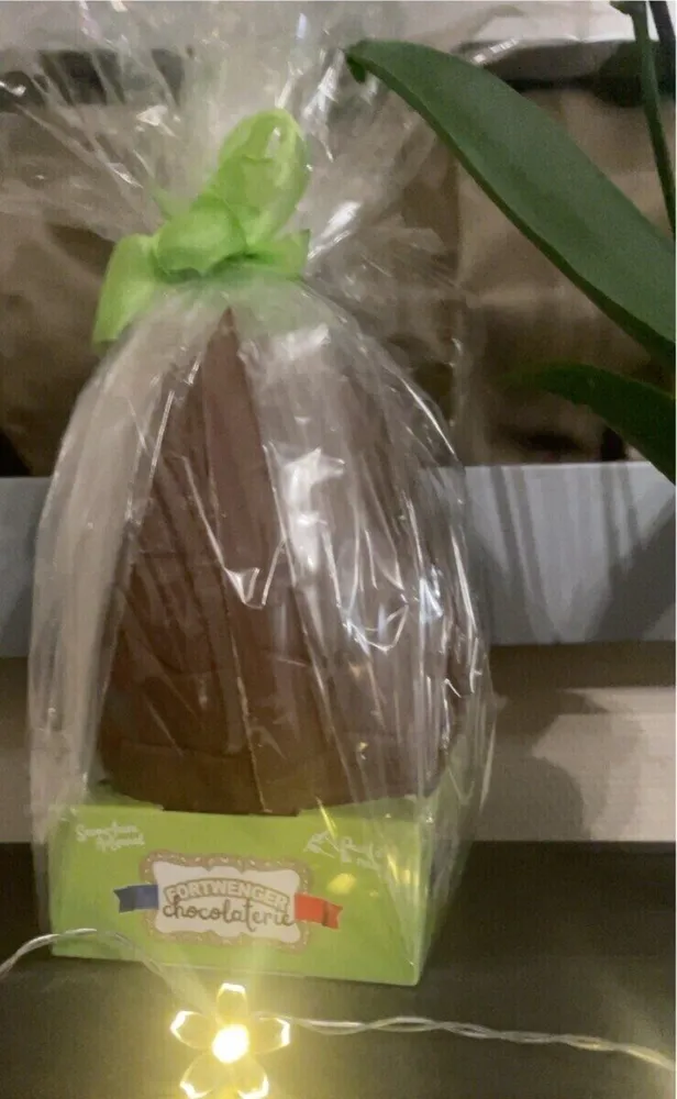 Oeufs en chocolat géant