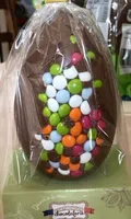 Oeuf creation chocolat au lait et confettis