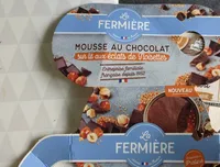 Mousse au chocolat sur lit aux éclats de noisettes