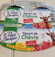 Yaourt de chevre sur lit de fruits rouge