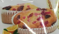 Mini cakes aux fruits et oeufs frais