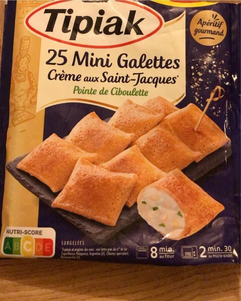 mini galettes  crème aux st jacques, pointe de ciboulette
