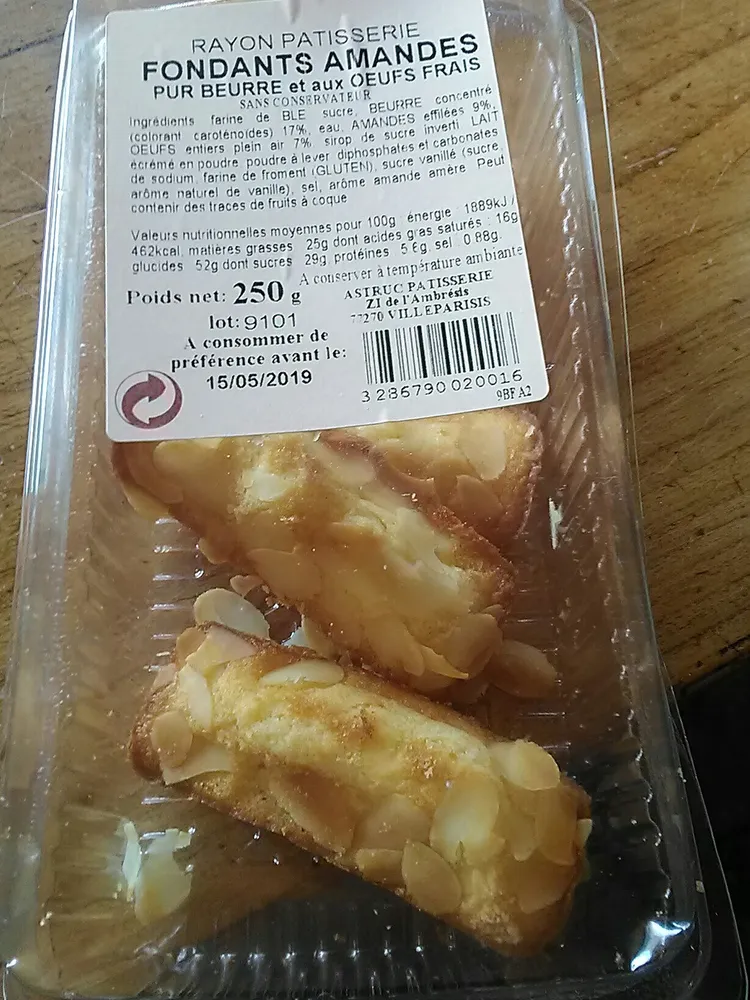 16 madeleines longues aux amandes Astruc boite