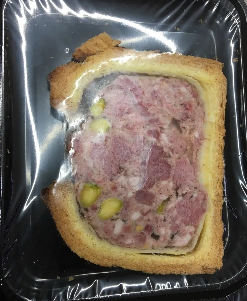 Pâté en croûte de canard pistache